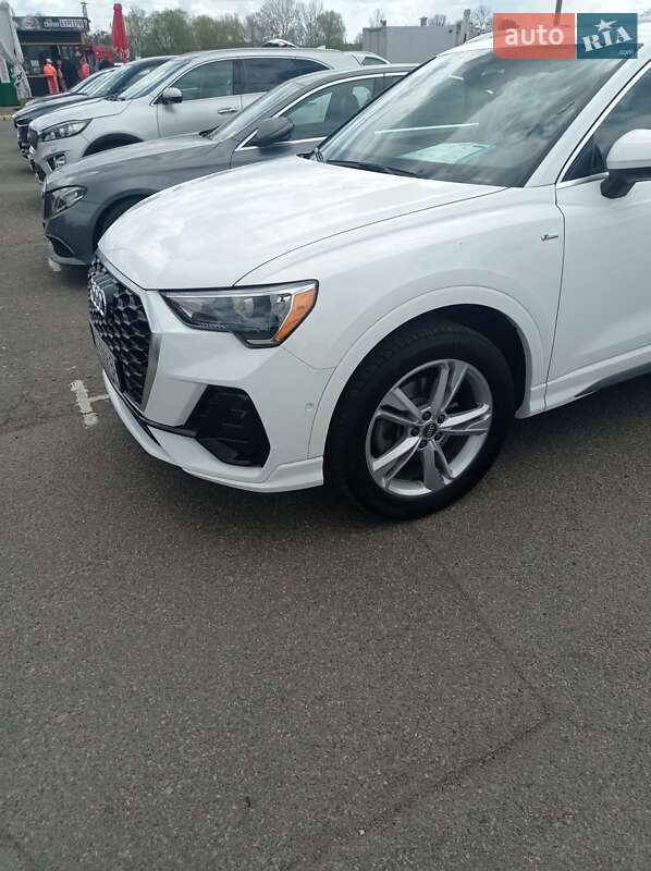 Позашляховик / Кросовер Audi Q3 2020 в Києві