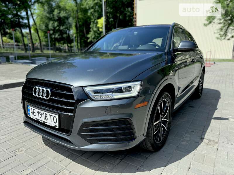 Позашляховик / Кросовер Audi Q3 2017 в Дніпрі