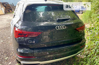 Позашляховик / Кросовер Audi Q3 2021 в 