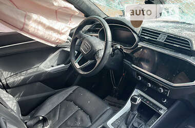 Позашляховик / Кросовер Audi Q3 2021 в 