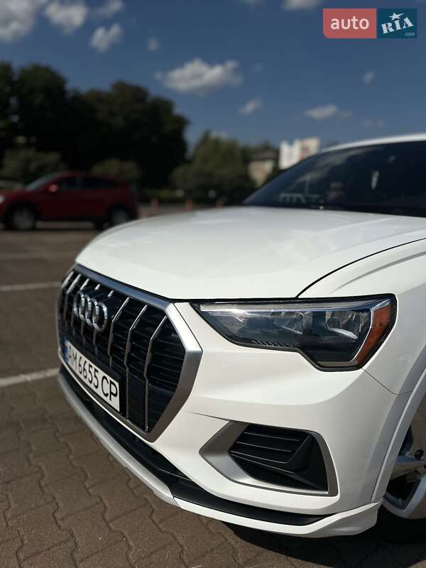 Внедорожник / Кроссовер Audi Q3 2019 в Житомире