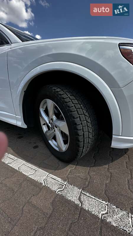 Внедорожник / Кроссовер Audi Q3 2019 в Житомире
