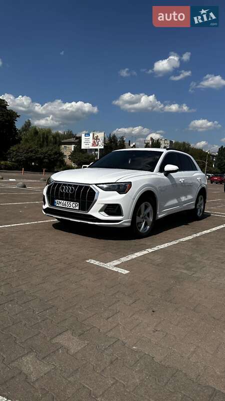 Внедорожник / Кроссовер Audi Q3 2019 в Житомире
