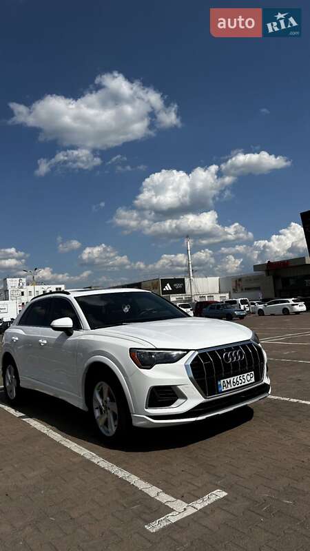 Внедорожник / Кроссовер Audi Q3 2019 в Житомире