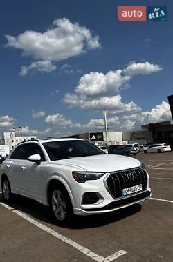 Позашляховик / Кросовер Audi Q3 2019 в 