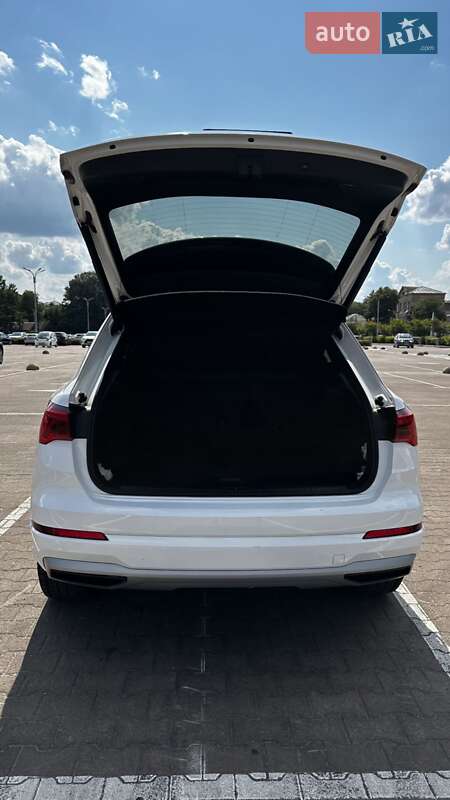 Внедорожник / Кроссовер Audi Q3 2019 в Житомире