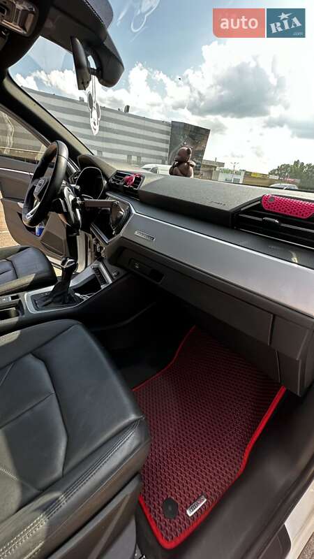 Внедорожник / Кроссовер Audi Q3 2019 в Житомире