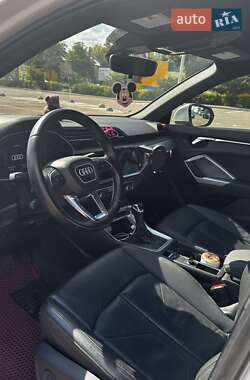 Позашляховик / Кросовер Audi Q3 2019 в 