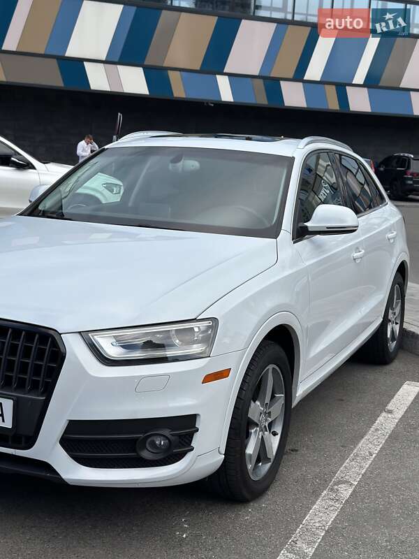 Внедорожник / Кроссовер Audi Q3 2015 в Киеве
