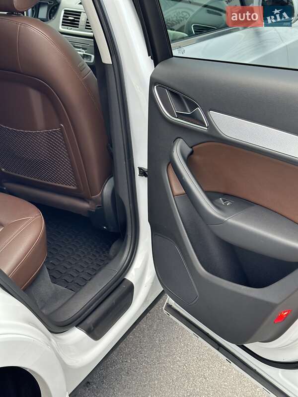 Внедорожник / Кроссовер Audi Q3 2015 в Киеве