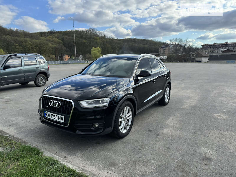 Внедорожник / Кроссовер Audi Q3 2012 в 