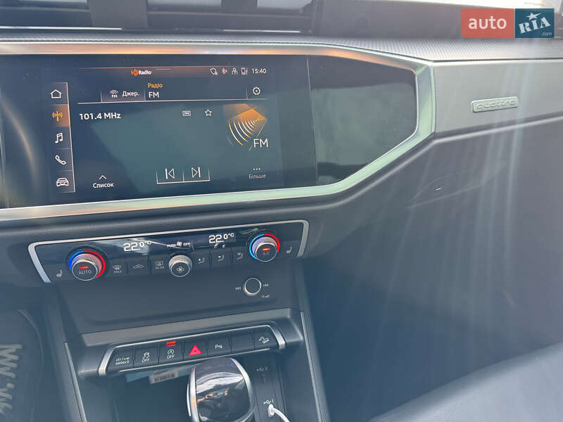 Внедорожник / Кроссовер Audi Q3 2022 в Киеве