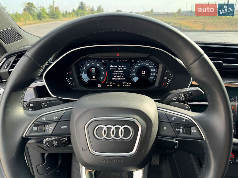 Внедорожник / Кроссовер Audi Q3 2022 в Киеве