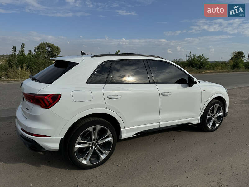 Внедорожник / Кроссовер Audi Q3 2022 в Киеве