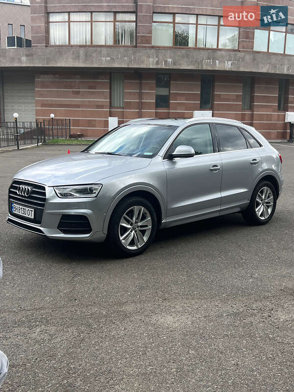 Внедорожник / Кроссовер Audi Q3 2015 в 