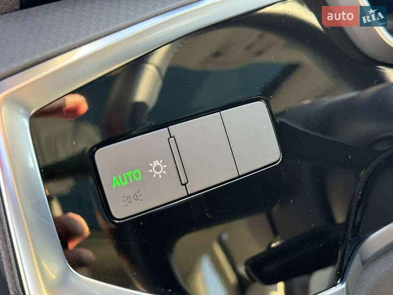 Внедорожник / Кроссовер Audi Q3 2021 в Киеве