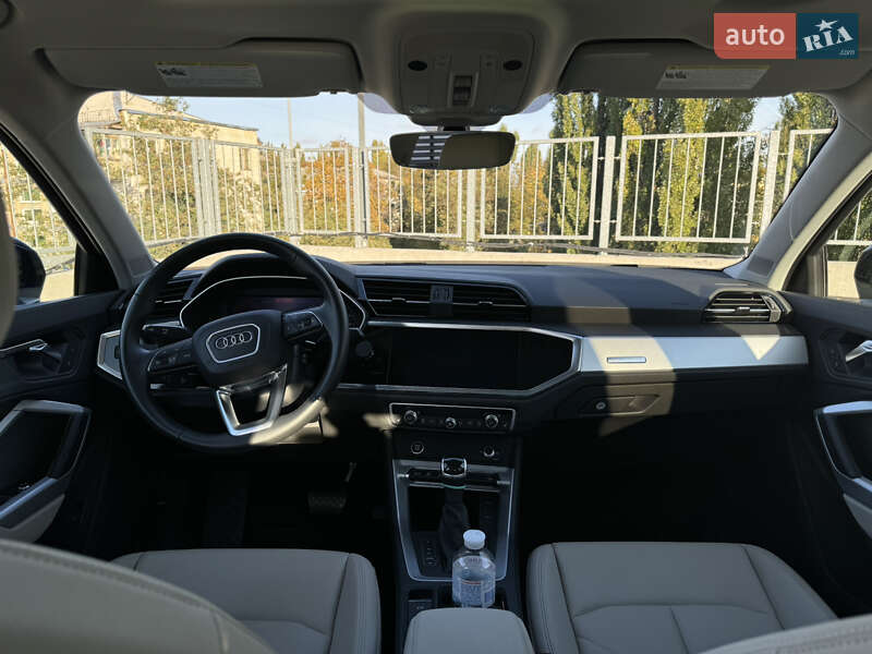 Внедорожник / Кроссовер Audi Q3 2021 в Киеве