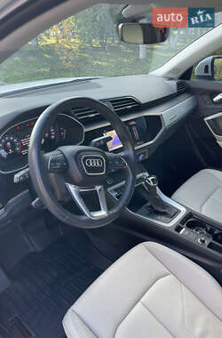 Внедорожник / Кроссовер Audi Q3 2021 в 