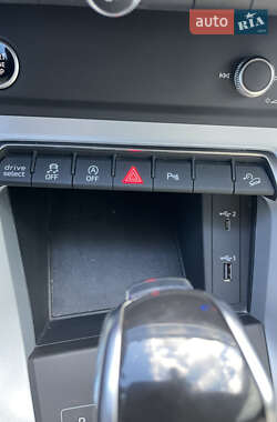 Внедорожник / Кроссовер Audi Q3 2021 в 