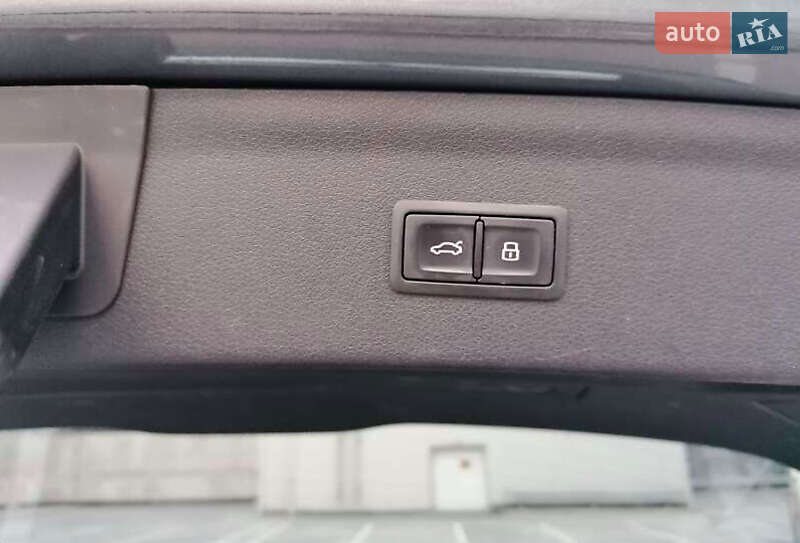 Внедорожник / Кроссовер Audi Q3 2016 в Киеве