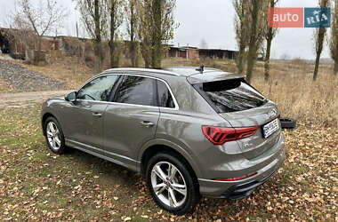 Внедорожник / Кроссовер Audi Q3 2020 в Сумах