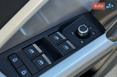 Позашляховик / Кросовер Audi Q3 2022 в 