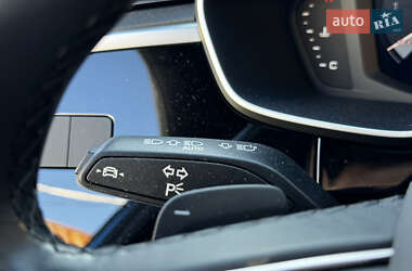 Позашляховик / Кросовер Audi Q3 2022 в 