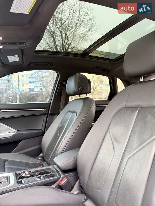 Позашляховик / Кросовер Audi Q3 2019 в Кам'янському