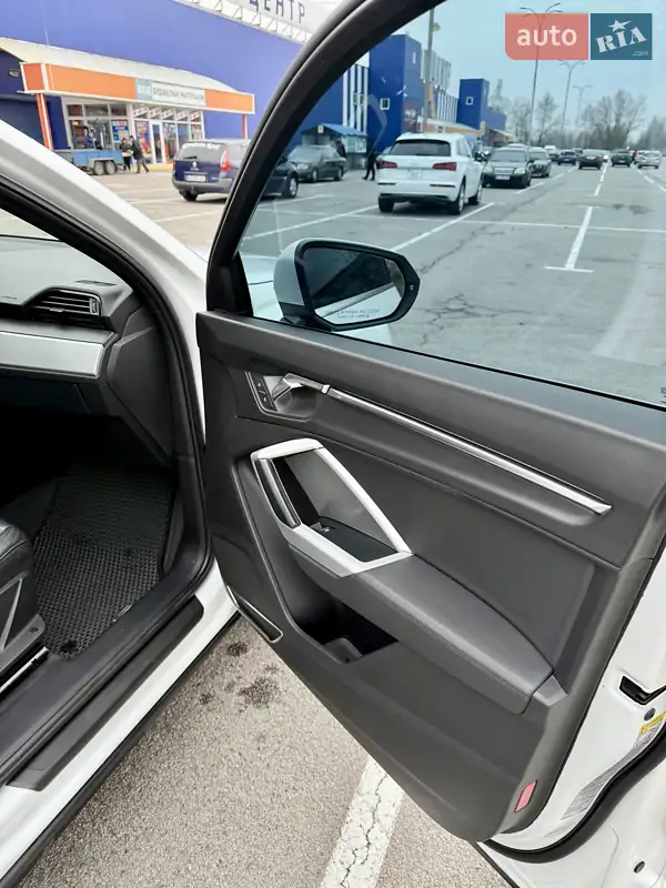 Внедорожник / Кроссовер Audi Q3 2019 в 