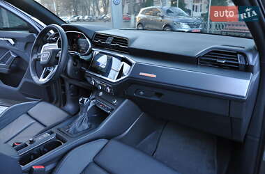 Внедорожник / Кроссовер Audi Q3 2020 в 