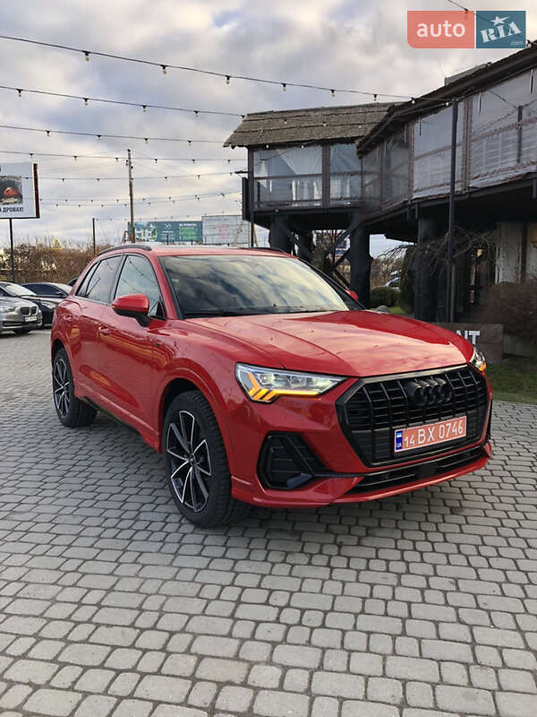 Внедорожник / Кроссовер Audi Q3 2023 в 