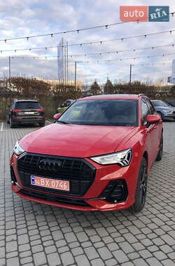 Внедорожник / Кроссовер Audi Q3 2023 в 