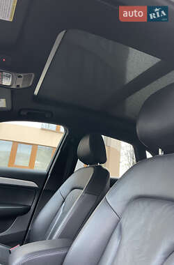Внедорожник / Кроссовер Audi Q3 2017 в 