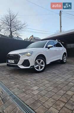 Внедорожник / Кроссовер Audi Q3 2023 в 