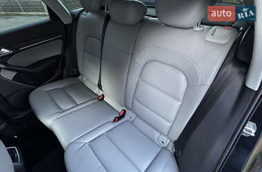 Внедорожник / Кроссовер Audi Q3 2012 в 