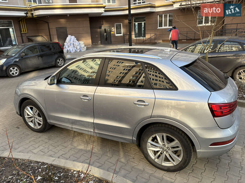 Внедорожник / Кроссовер Audi Q3 2017 в Киеве
