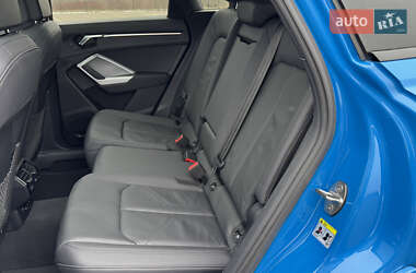 Внедорожник / Кроссовер Audi Q3 2023 в 
