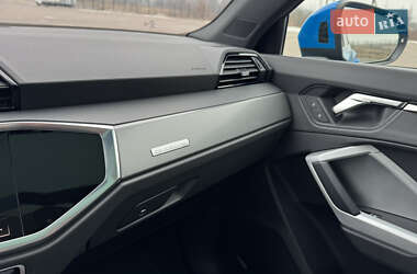 Внедорожник / Кроссовер Audi Q3 2023 в 