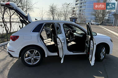 Позашляховик / Кросовер Audi Q3 2020 в 