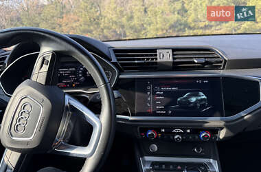 Позашляховик / Кросовер Audi Q3 2020 в 
