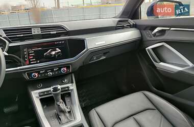Внедорожник / Кроссовер Audi Q3 2024 в 