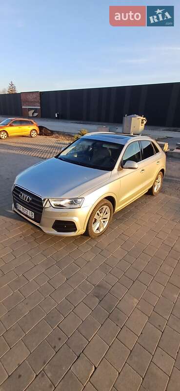 Позашляховик / Кросовер Audi Q3 2016 в 