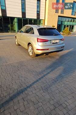Позашляховик / Кросовер Audi Q3 2016 в 