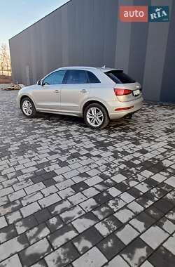 Позашляховик / Кросовер Audi Q3 2016 в 