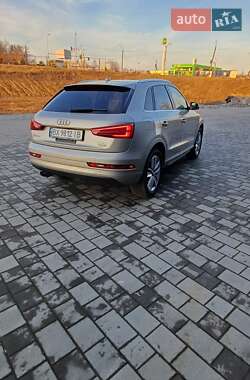 Позашляховик / Кросовер Audi Q3 2016 в 