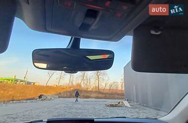 Позашляховик / Кросовер Audi Q3 2016 в 