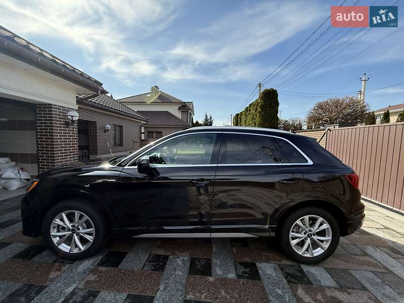 Позашляховик / Кросовер Audi Q3 2021 в Києві