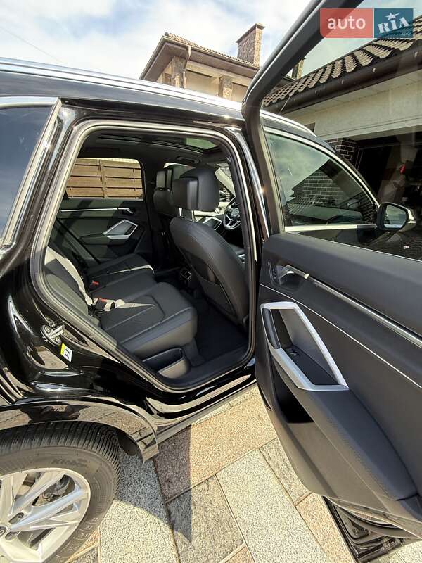 Позашляховик / Кросовер Audi Q3 2021 в Києві