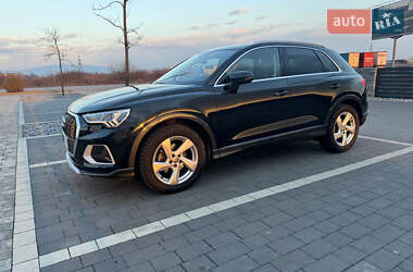 Позашляховик / Кросовер Audi Q3 2019 в 