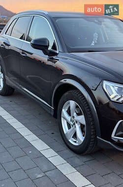 Позашляховик / Кросовер Audi Q3 2019 в 